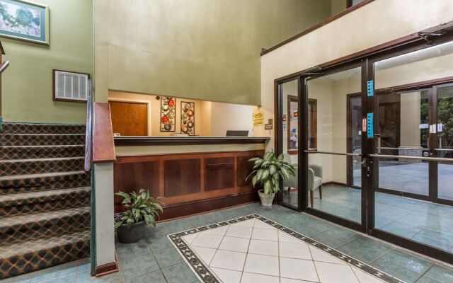 Super 8 Piedmont Greenville Area