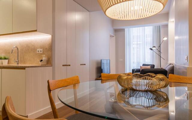 Upscale & Modern 2BDR Apartment
