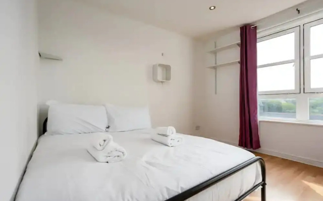 Stylish 2 Bedroom Apartment Near the City Centre