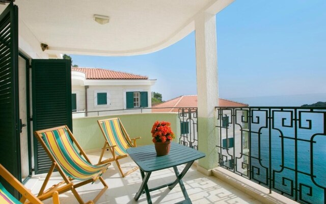 Sveti Stefan Beach Apartment