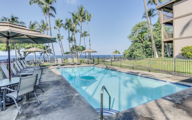 Kona Isle Oceanfront Condo w/ A/c!