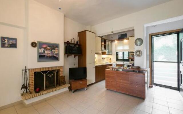 4bdr Beachfront House In Kalandra