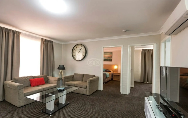 Cattleman's Country Motor Inn & Serviced Apartments