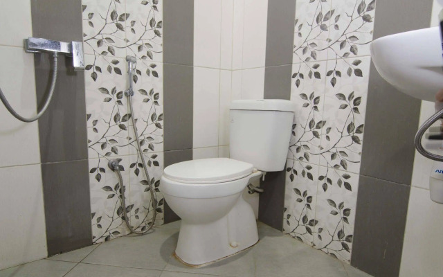 RedDoorz Raya Ngagel