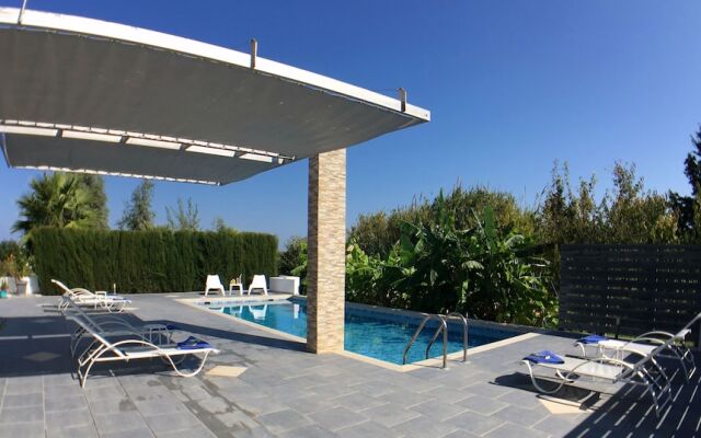 "xenos Villa 1 With Private Swimming Pool, Near The Sea"