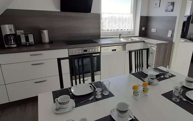 Claudia Modern Retreat