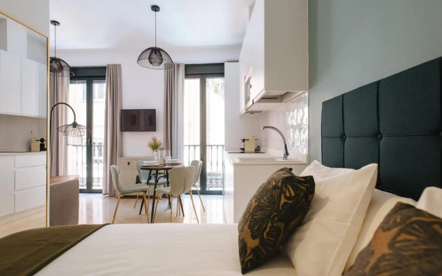 Chiqui and Vicente Bright Apartment
