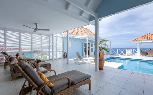 Ocean Whisper Villa in Sint Willibrordus