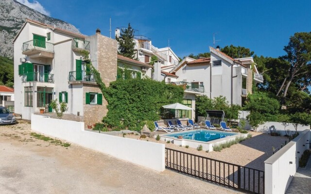 Amazing Home in Makarska With Wifi and 6 Bedrooms
