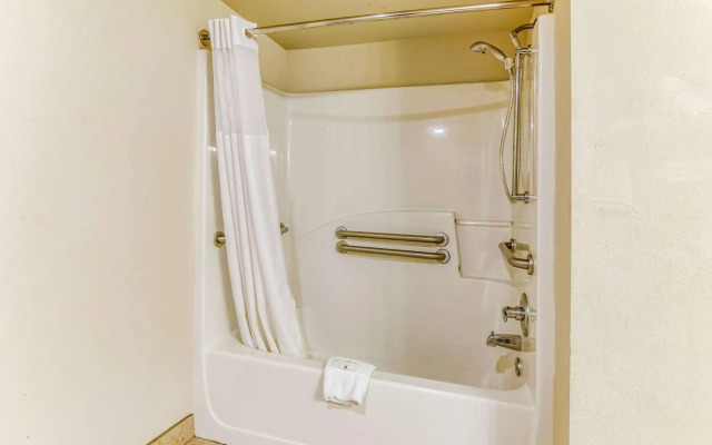 Quality Inn & Suites Atlanta Stone Mountain