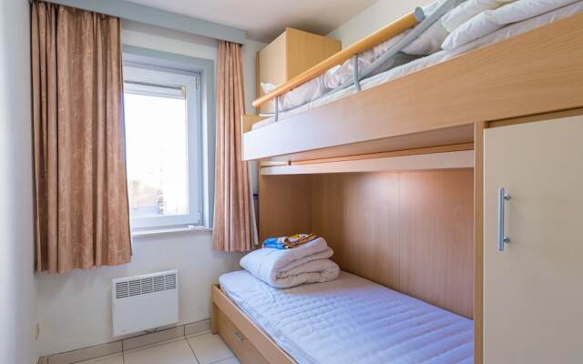 Flat Near Zeedijk With Side sea Views