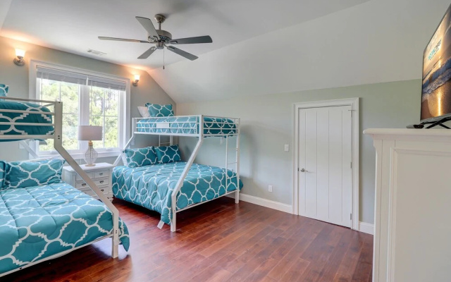 4 Shore Crest Ln