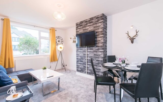 Michaelmas, Coventry - 2 Bed House Apartment
