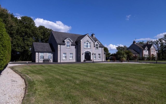 Luxurious 4BD Family Retreat in Magherafelt