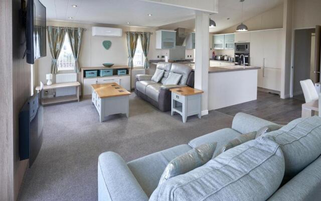 2BD Seafront Lodge Amazing Views in Kent