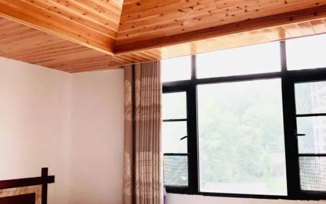 Cili Xiangweizhuang Inn