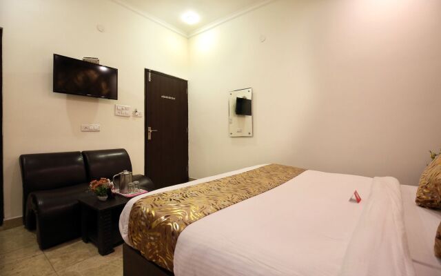 Oyo Rooms 111 Opp. Sangam Cinema