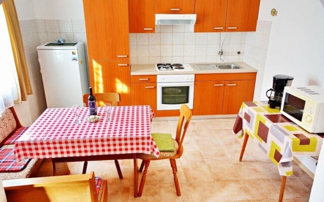 Charming Apartment in Vrsi Mulo, Great Place in Dalmatia for Family Vacation