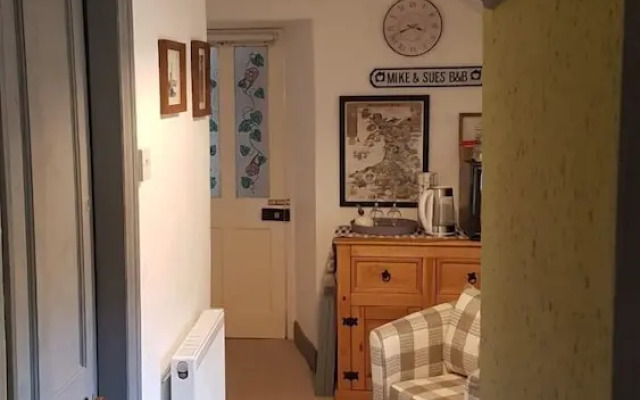 Yr  Hen Farcdy Bed & Breakfast