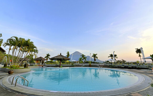 Grand Whiz Hotel Trawas