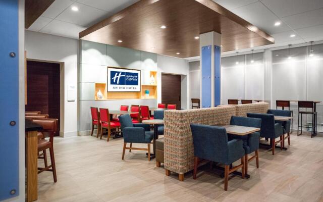 Holiday Inn Express & Suites Sanford- Lake Mary, an IHG Hotel