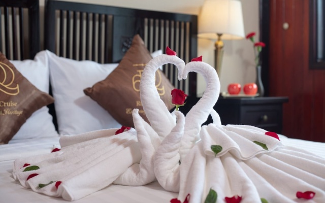 Ruby Cruise – Guest Rooms – Ha Long