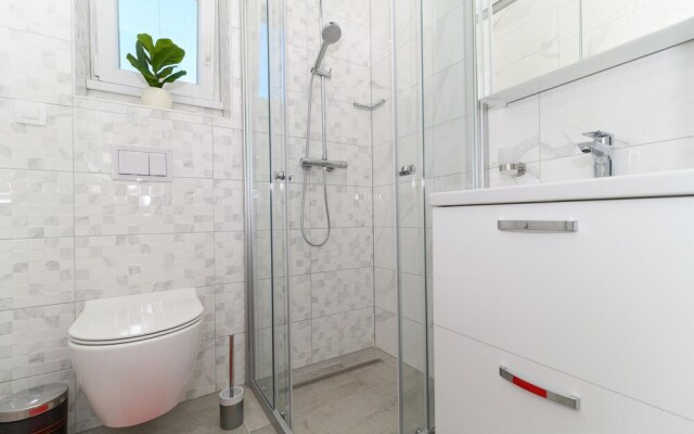 Beautiful Apartment in Seget Donji With Wifi and 2 Bedrooms