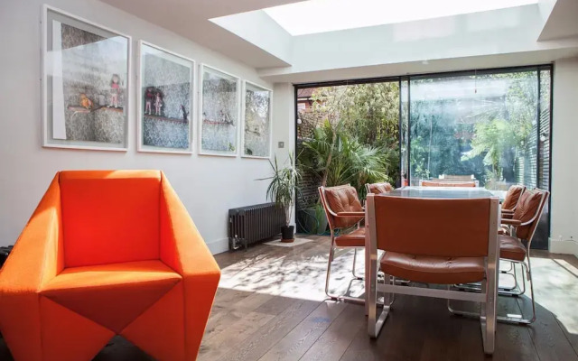 Spacious 2 Bedroom House in Central London