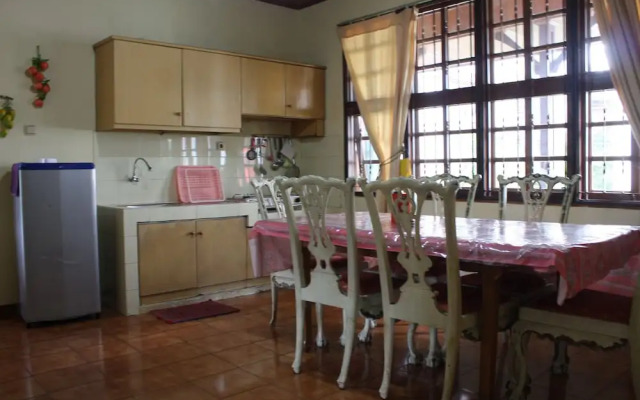 Villa Kota Bunga Anyelir