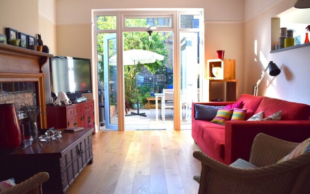 2 Bedroom Garden House in Tooting