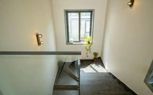 Cloud7 Waves Luxury 4 BHK Villa by Elivaas
