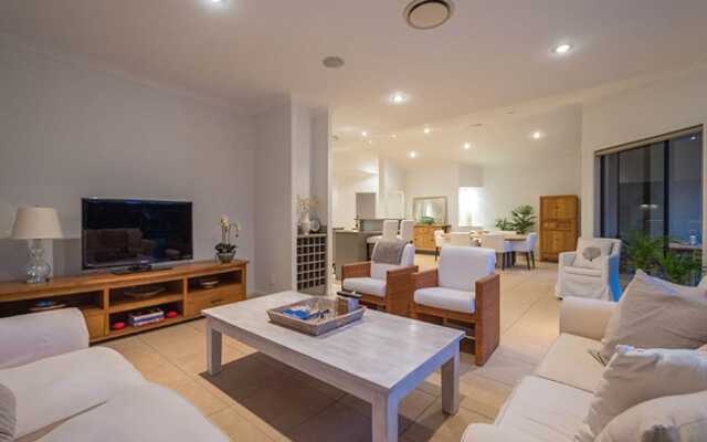 Maureen Waterfront Beach House