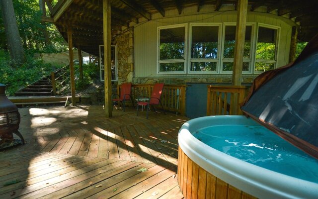 Retro Lake Landing 3 Bedroom House