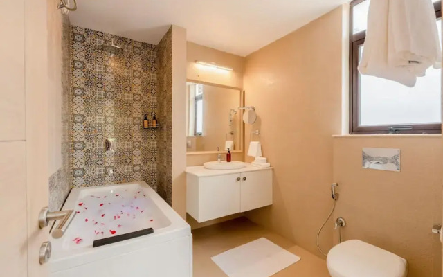 Spacious 3-br Apartment With Pool in Candolim
