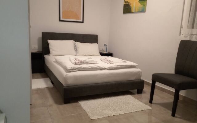 Astrinos Apt Simple, Cosy, Comfortable, Near the Beach
