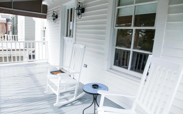 Laissez-faire Lounge on Magazine