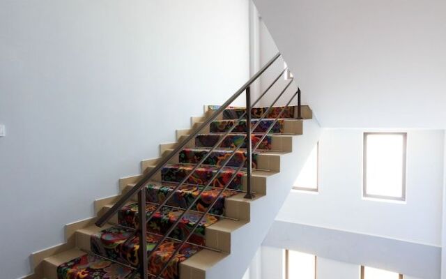 Corner Center Rental