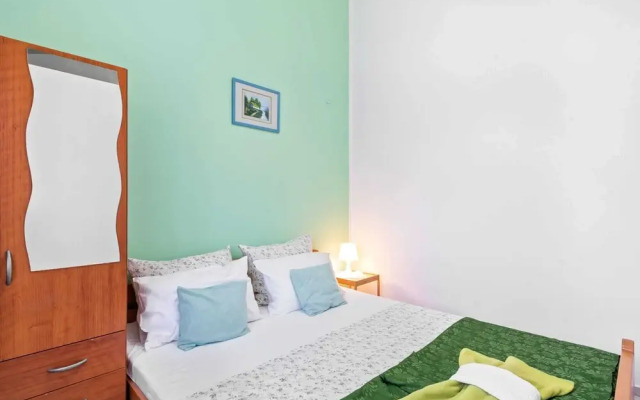 Beautiful Apartment in Jasenice Near Sea