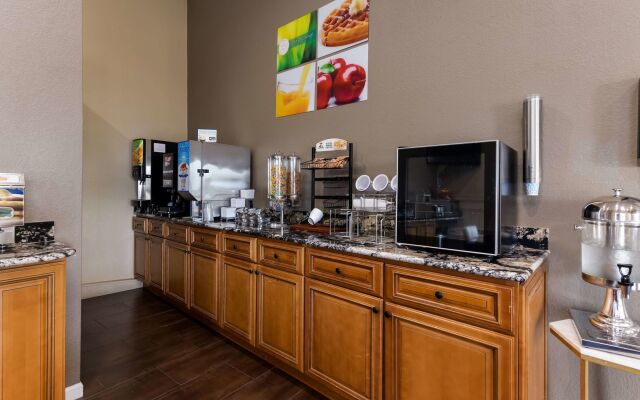 Baymont by Wyndham Liberty MO