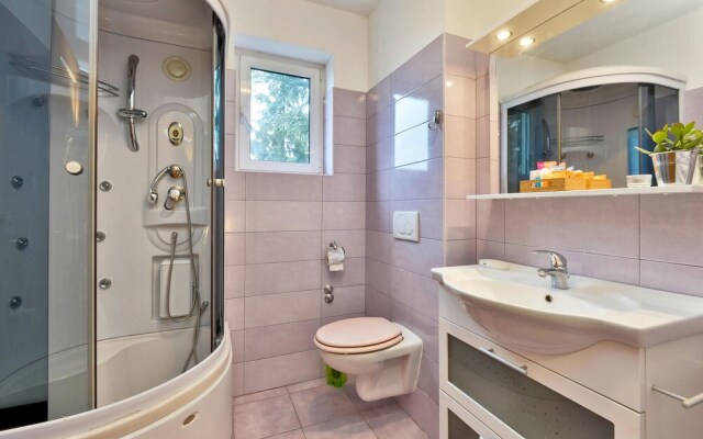 Nice Home in Zagreb With 6 Bedrooms and Wifi