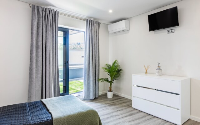 Porto City Holidays by Douro River