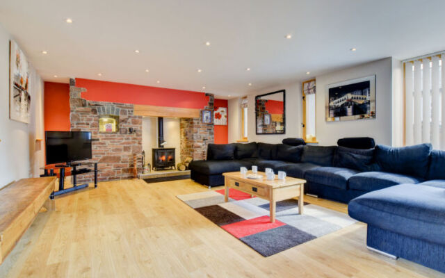Holiday Home Sgubor yr Onwydden
