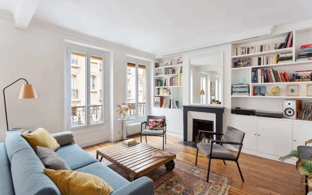 Bright Apartment in the Heart of Paris