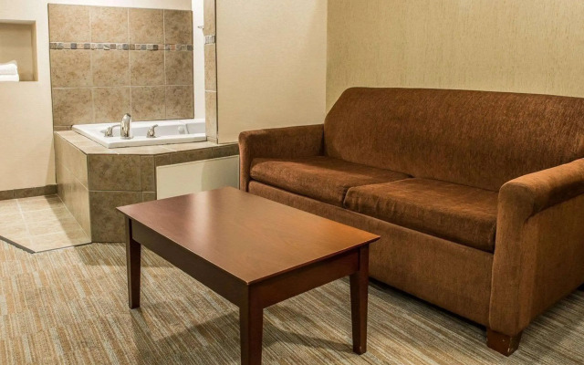 Hometowne Studios & Suites By Red Roof Washington