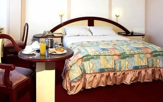 Americana Hotel