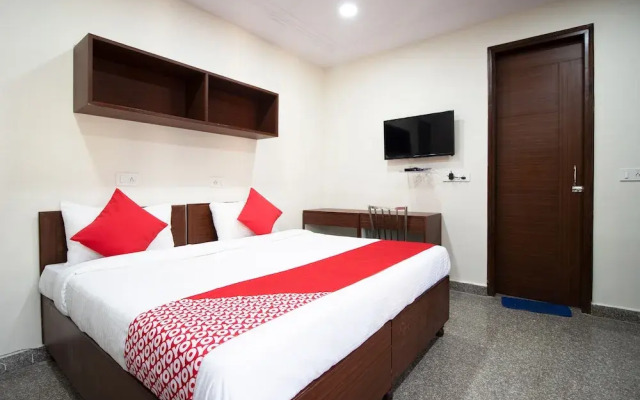 OYO 42732 Qlark Palace