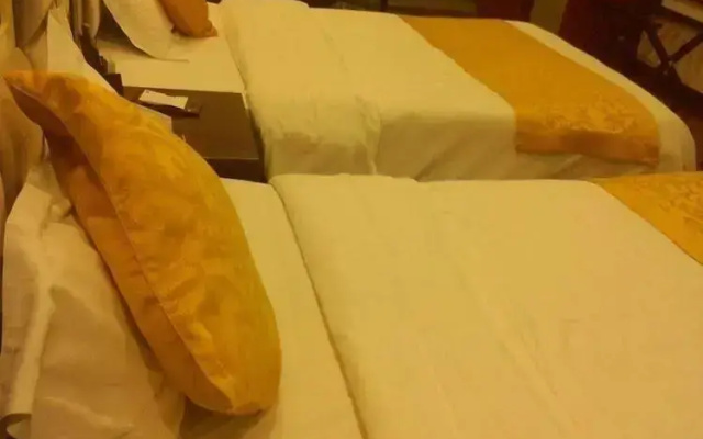 Zhongxiang Apartment Hotel