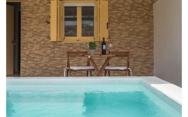 Avgerinos Deluxe Rooms