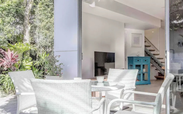 Stunning She Oak Lane 2 BR Apartment