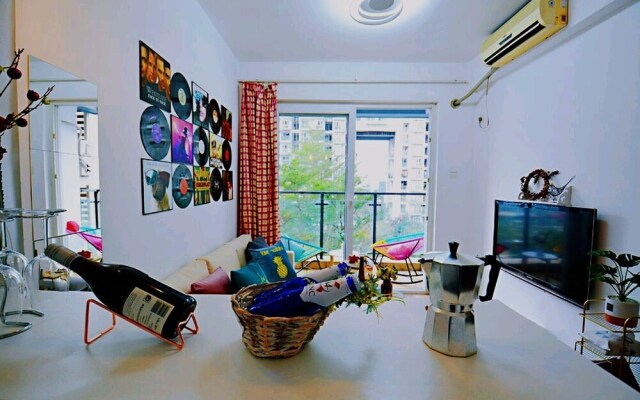 Avatar Old Days Queen Bed & High Rise View Futian
